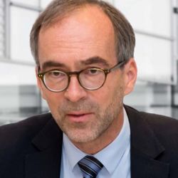Prof. Dr. Jens Poll mit HG